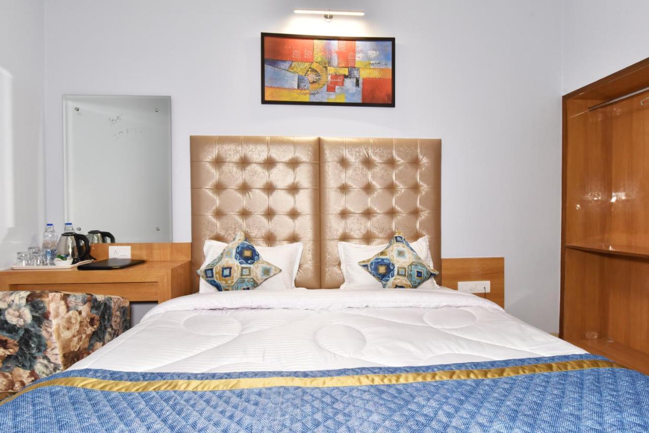 Hotel Vacation Inn Amritsar Buitenkant foto