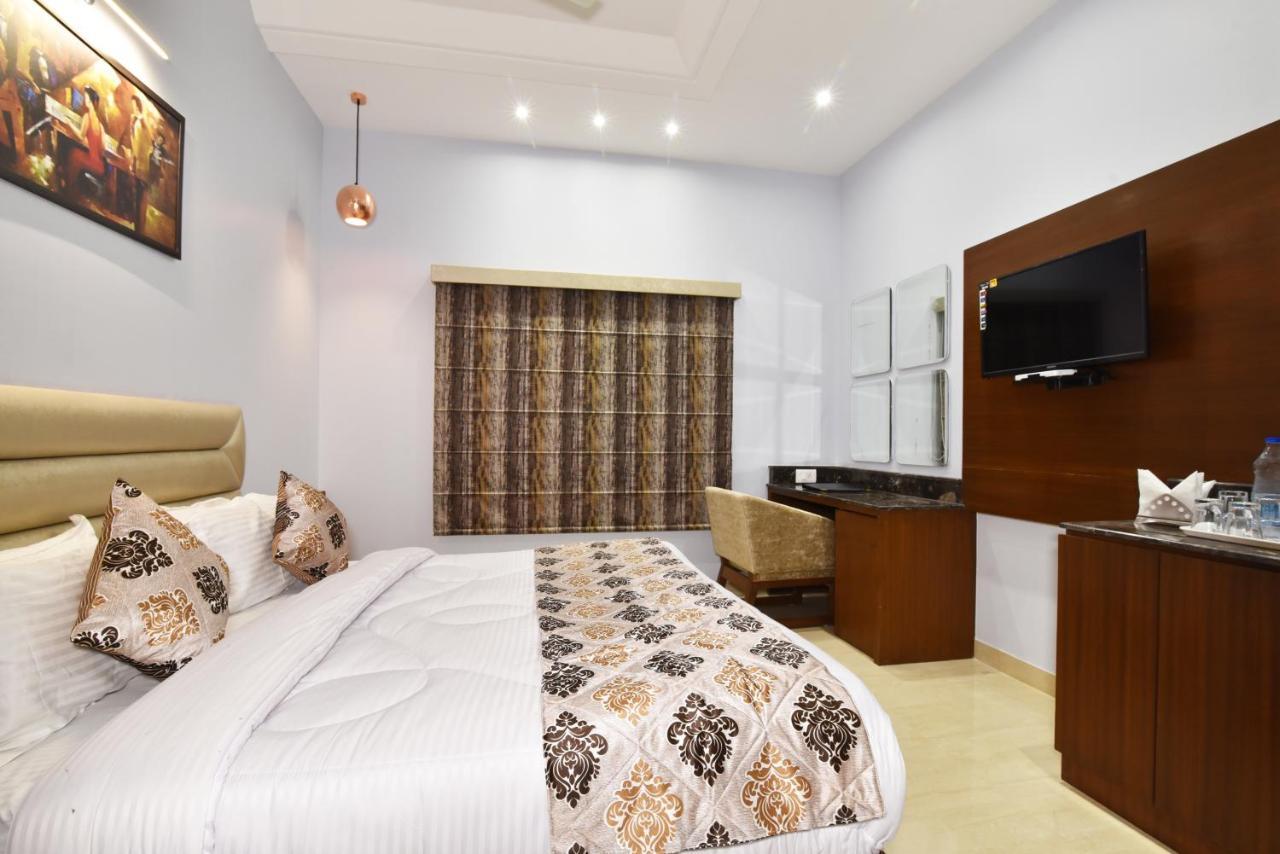 Hotel Vacation Inn Amritsar Buitenkant foto
